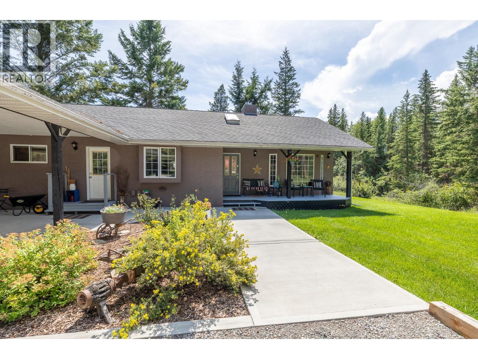 4814 Lake Road, Windermere, British Columbia  V0B 2L2 - Photo 6 - 10358375