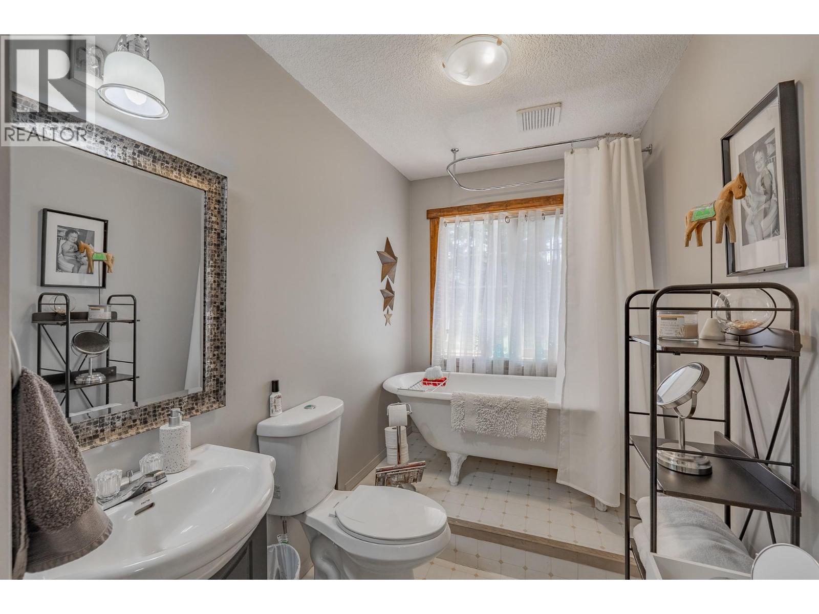 4814 Lake Road, Windermere, British Columbia  V0B 2L2 - Photo 13 - 10358375