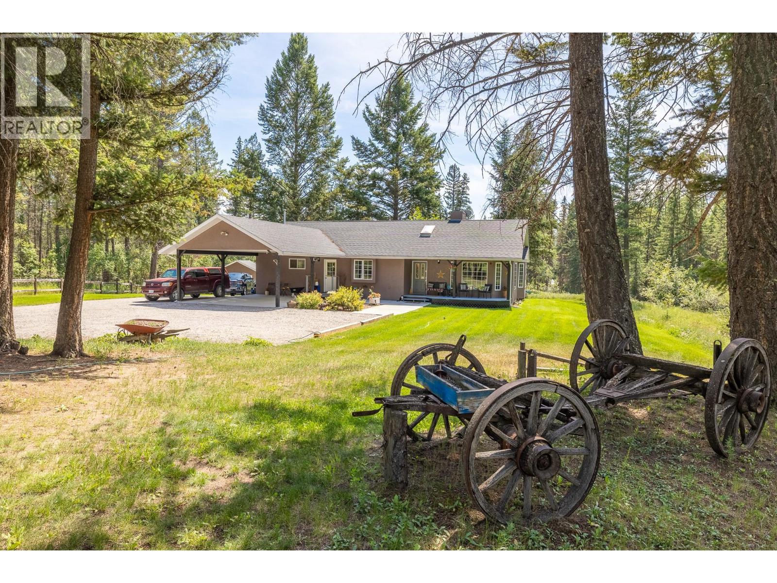 4814 Lake Road, Windermere, British Columbia  V0B 2L2 - Photo 3 - 10358375