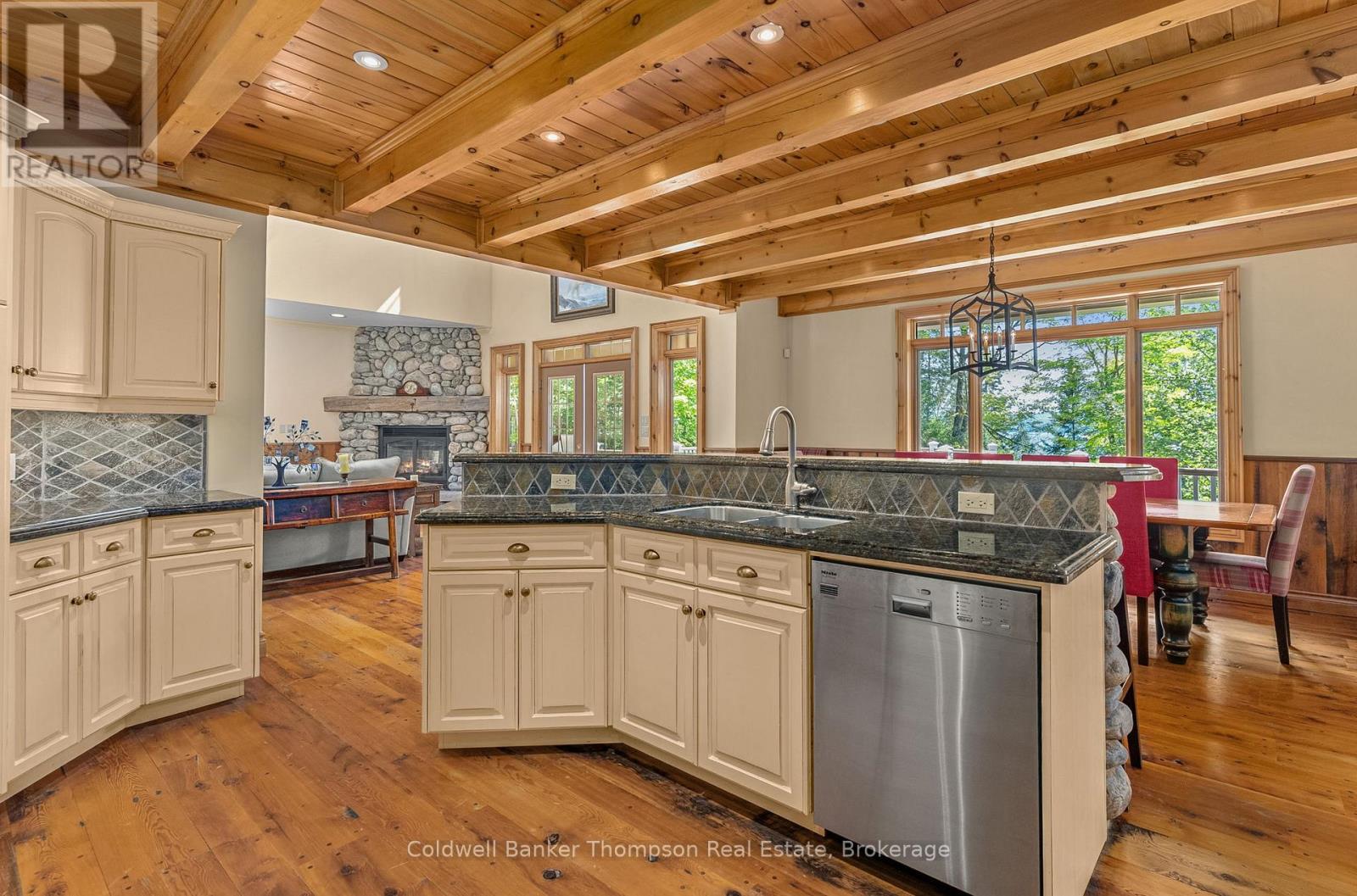 2202 60 Highway, Lake Of Bays, Ontario  P1H 2J6 - Photo 18 - X12346118