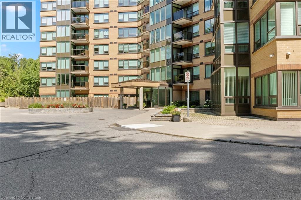 Property at 237 KING Street W Unit# 907 image 3