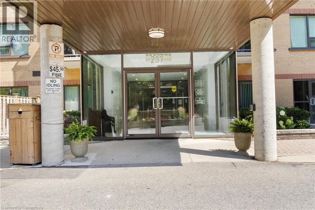 Property at 237 KING Street W Unit# 907 image 4