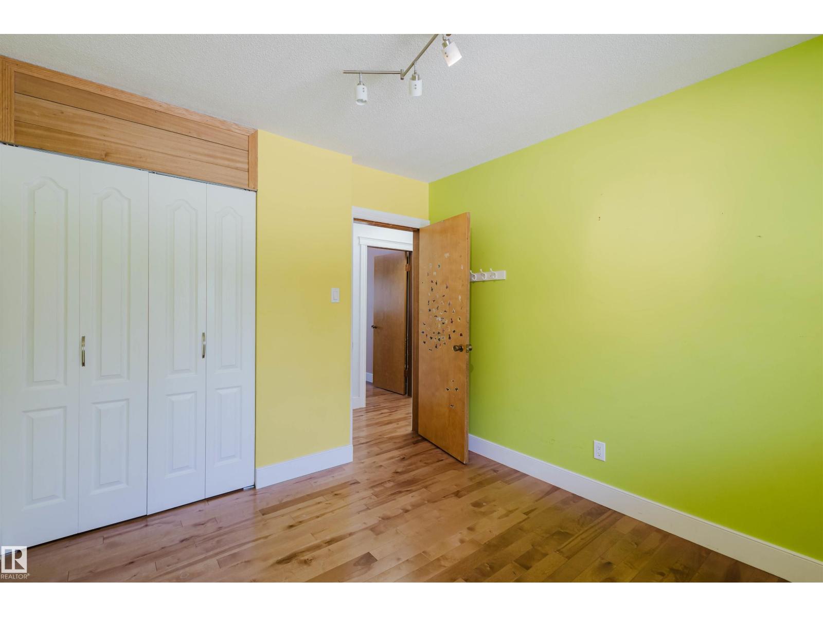 Property at 168 WINDERMERE DR NW image 3
