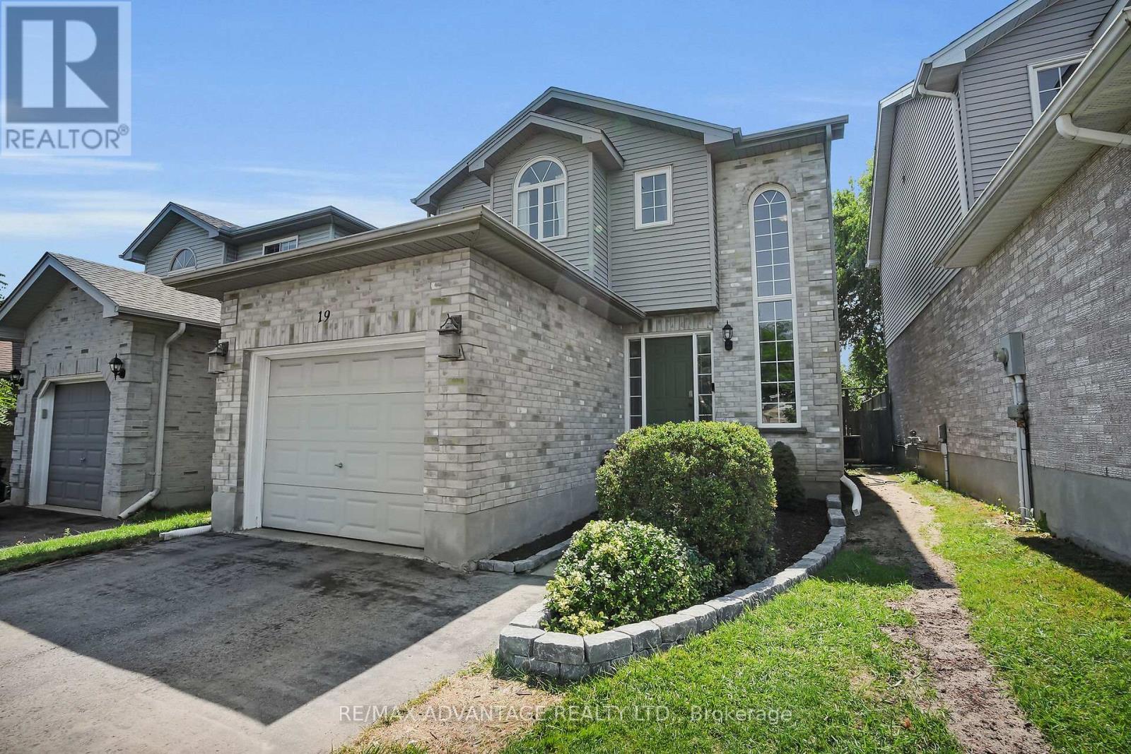 Property at 19 SOUTHCOTT COURT image 2