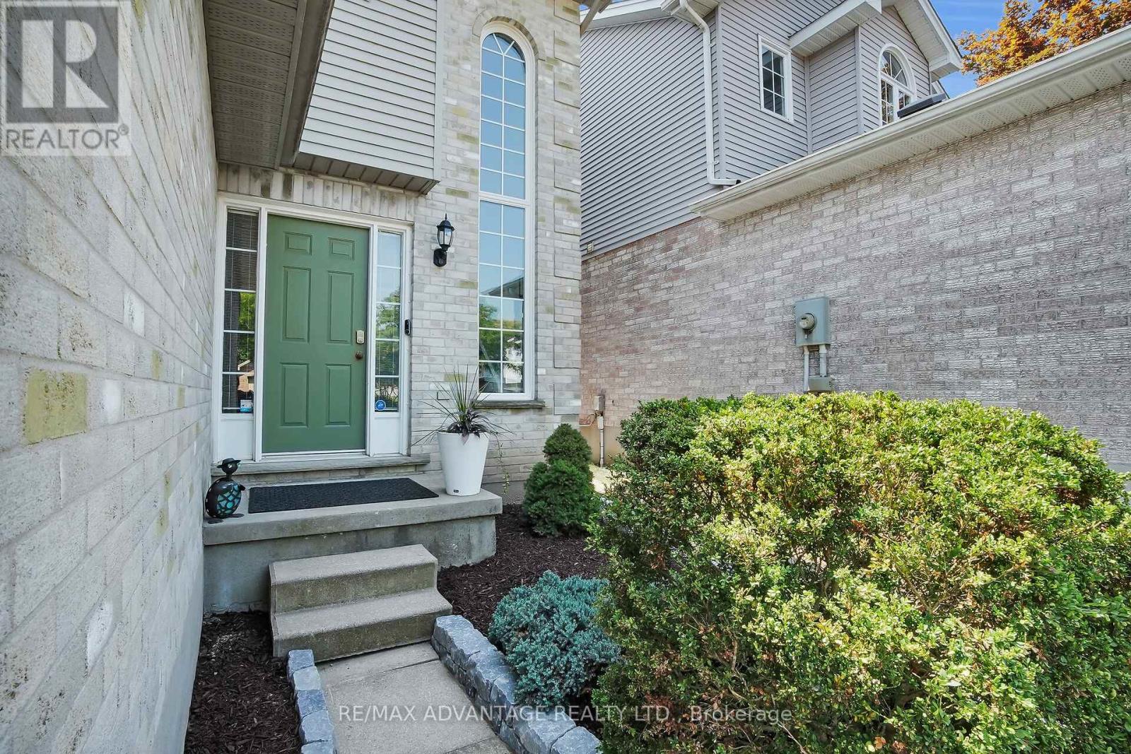 Property at 19 SOUTHCOTT COURT image 3