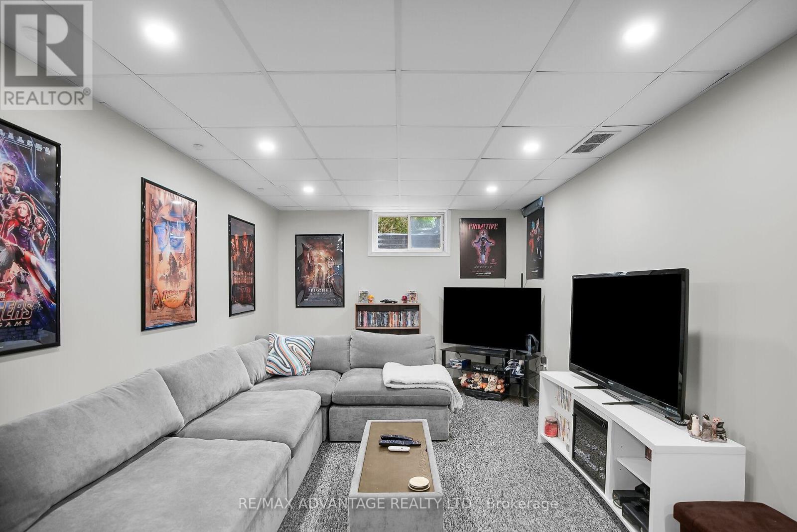 Property at 19 SOUTHCOTT COURT image 4