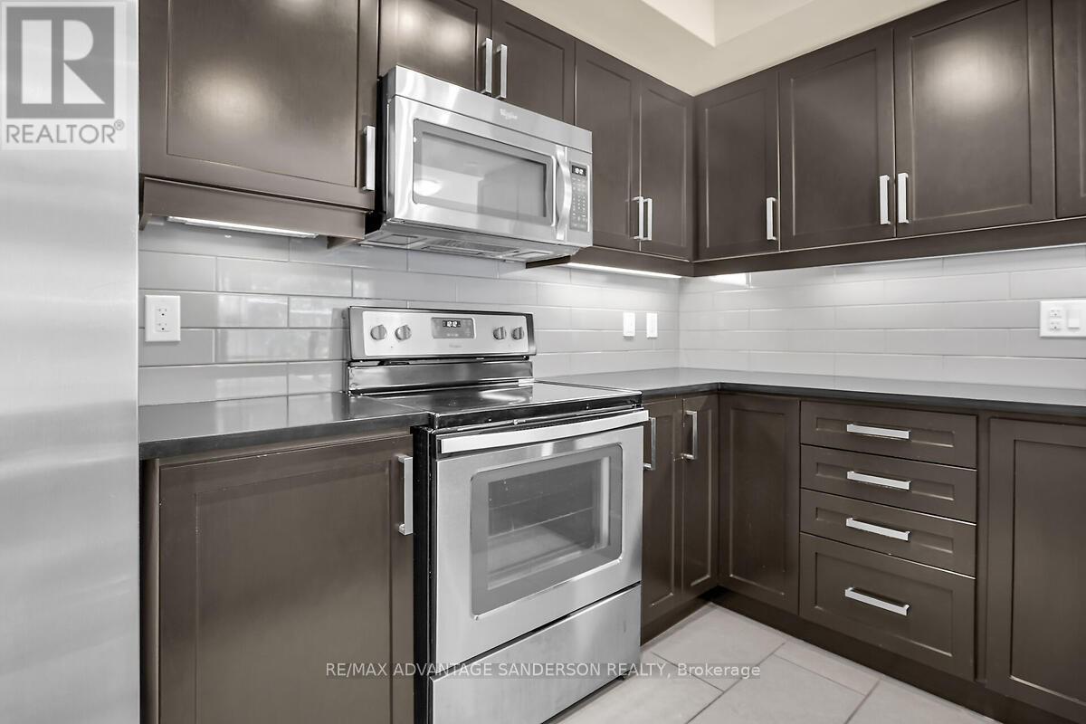304 - 89 Ridout Street S, London South, Ontario  N6C 3X2 - Photo 10 - X12346319