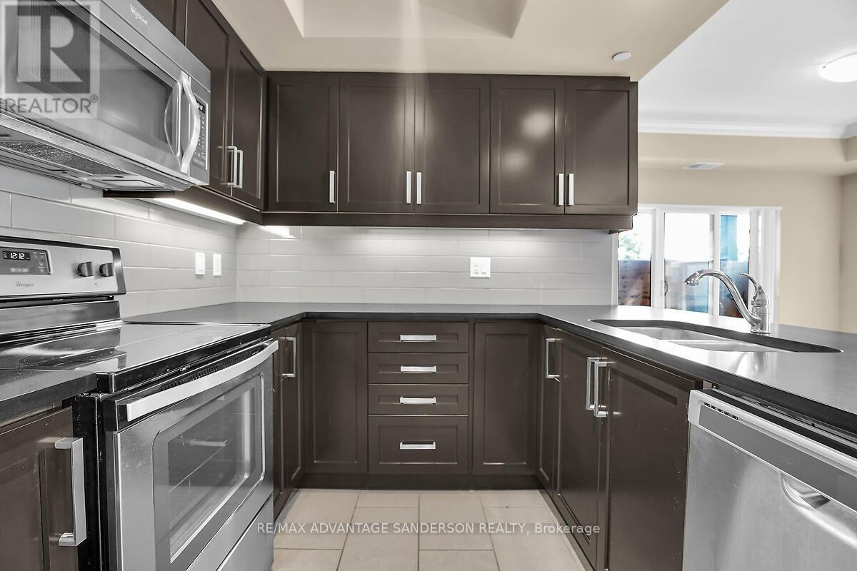 304 - 89 Ridout Street S, London South, Ontario  N6C 3X2 - Photo 11 - X12346319