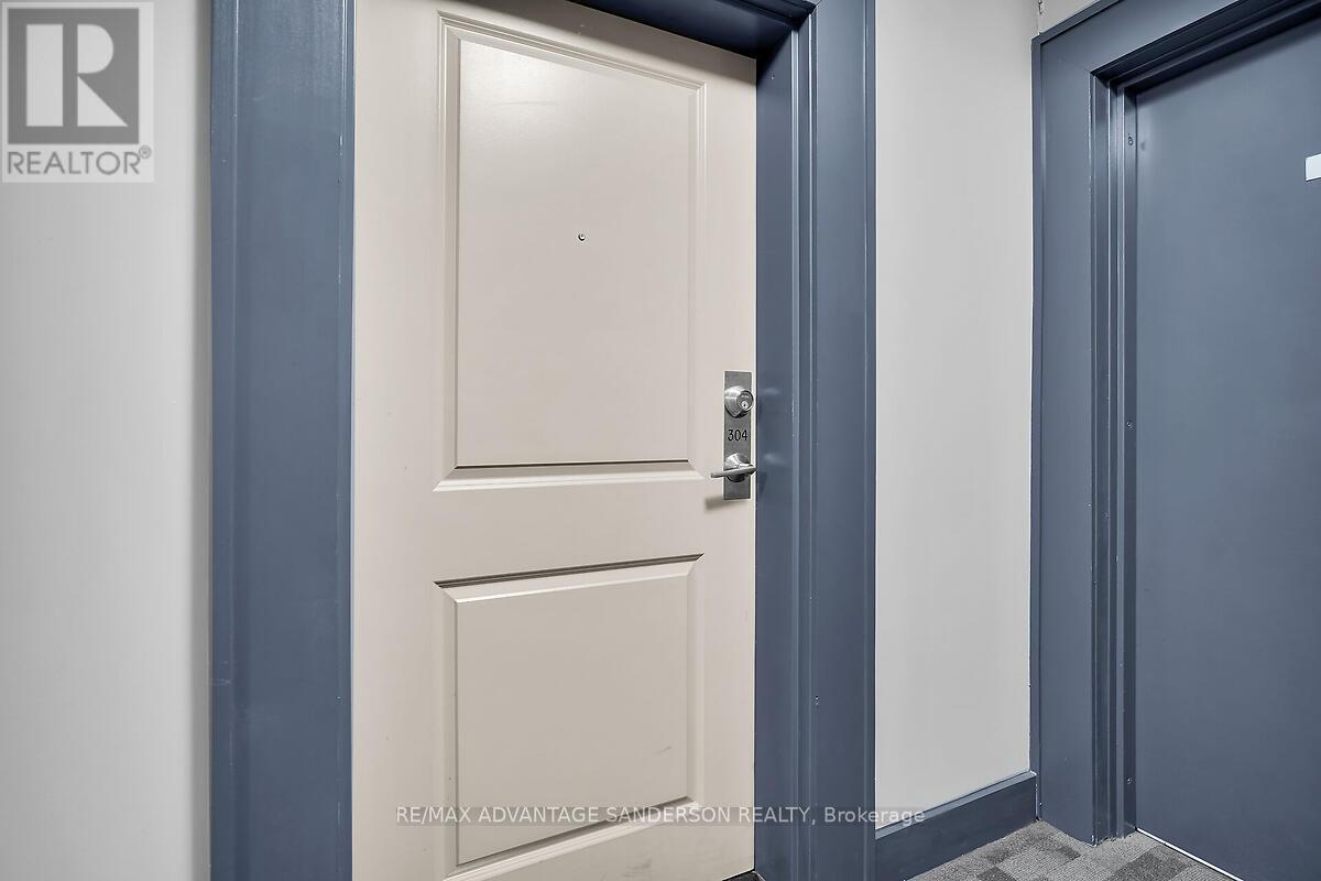 304 - 89 Ridout Street S, London South, Ontario  N6C 3X2 - Photo 5 - X12346319