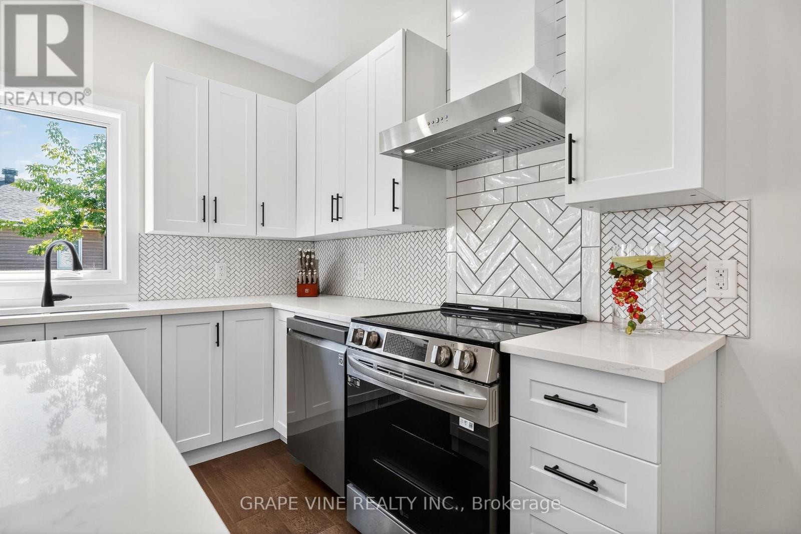 36 First Avenue, Russell, Ontario  K4R 1C9 - Photo 15 - X12346183