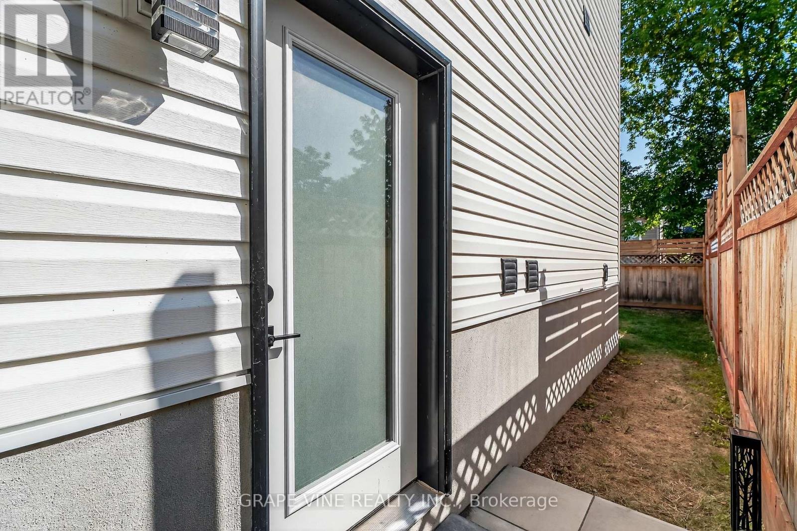 36 First Avenue, Russell, Ontario  K4R 1C9 - Photo 6 - X12346183