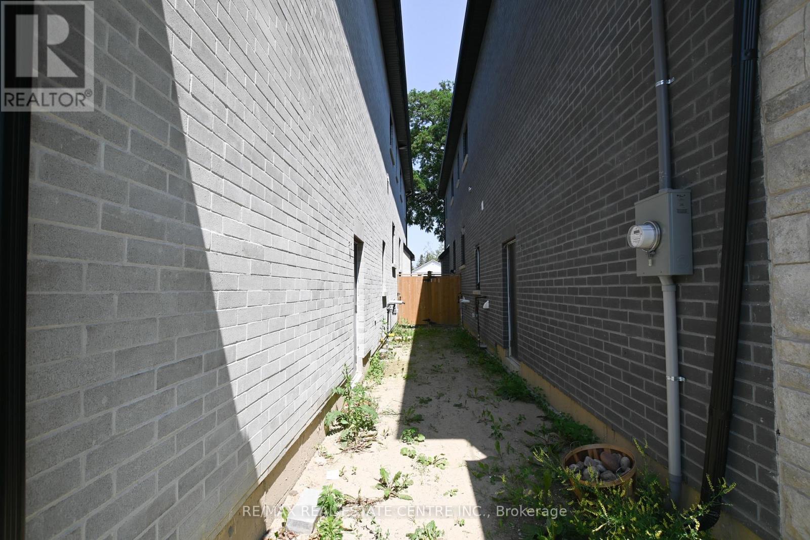 26 Rainbow Drive, Vaughan (West Woodbridge), Ontario  L4L 2K2 - Photo 33 - N12346138