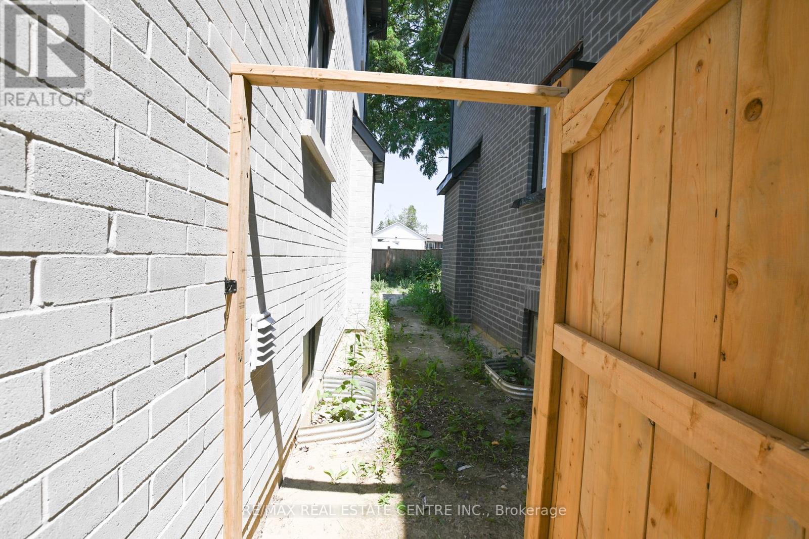26 Rainbow Drive, Vaughan (West Woodbridge), Ontario  L4L 2K2 - Photo 36 - N12346138