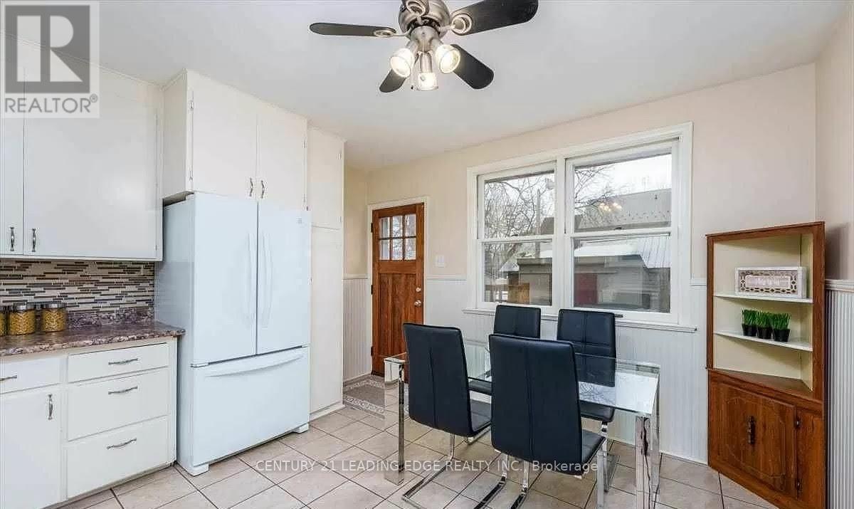 20407 Leslie Street, East Gwillimbury, Ontario  L0G 1R0 - Photo 6 - N12346152