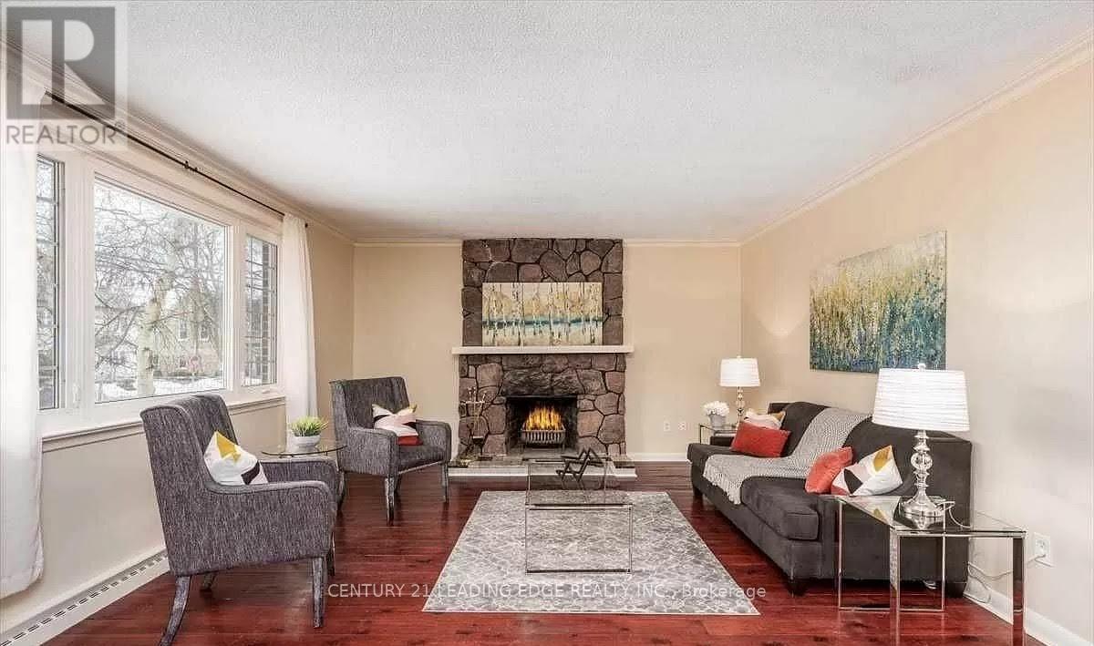 20407 Leslie Street, East Gwillimbury, Ontario  L0G 1R0 - Photo 7 - N12346152