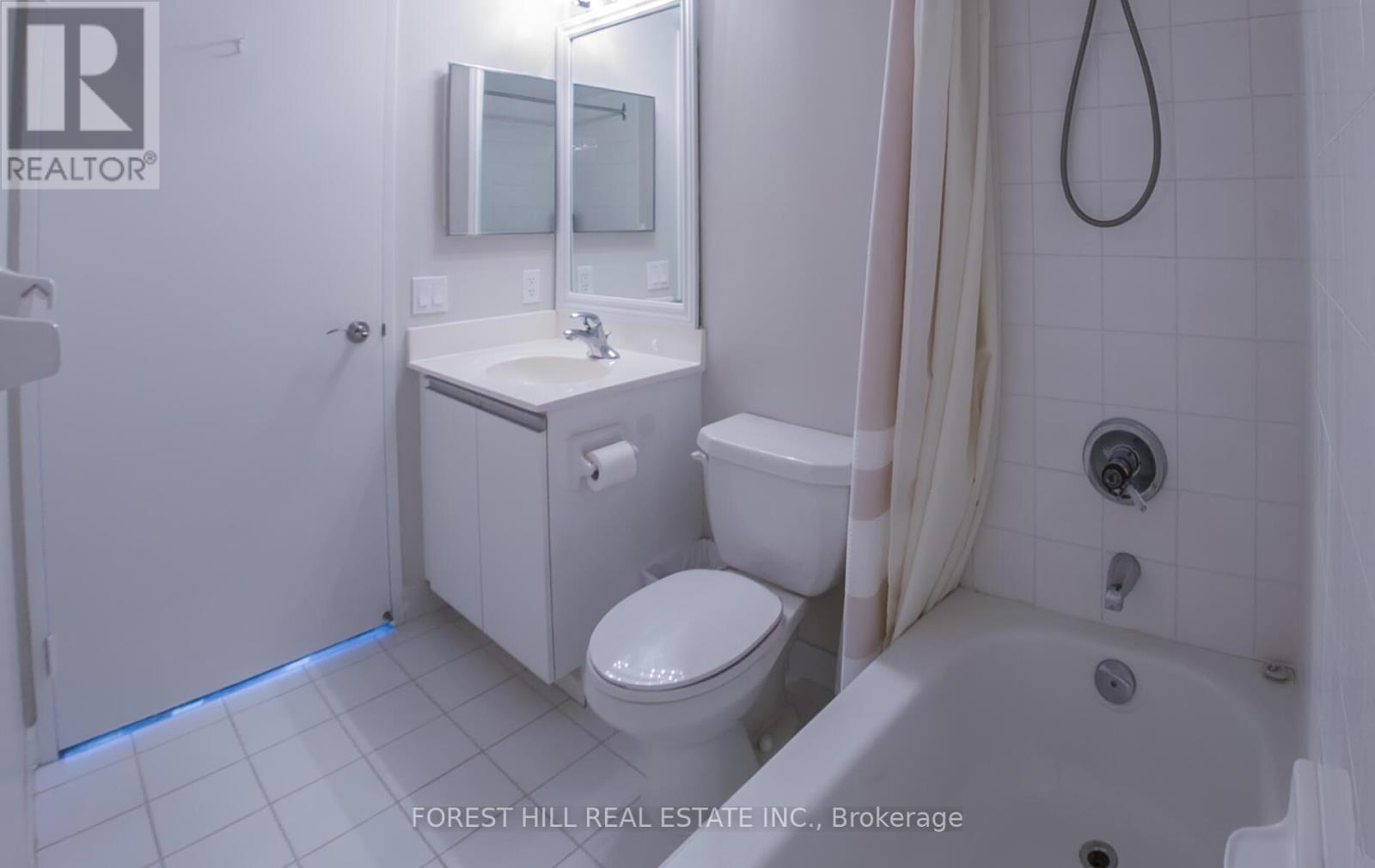 709 - 91 Townsgate Drive, Vaughan, Ontario  L4J 8E8 - Photo 35 - N12346156