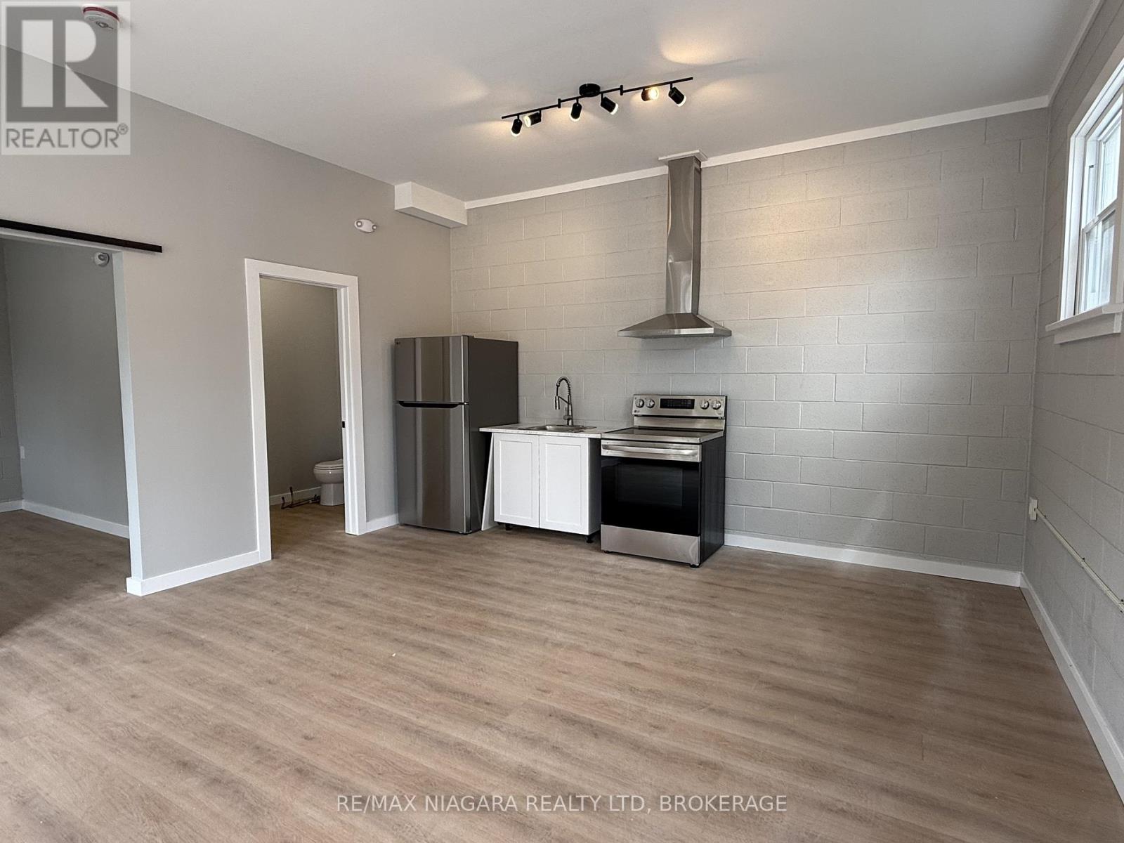 214 Jarvis Street, Fort Erie, Ontario  L2A 2S5 - Photo 13 - X12346207