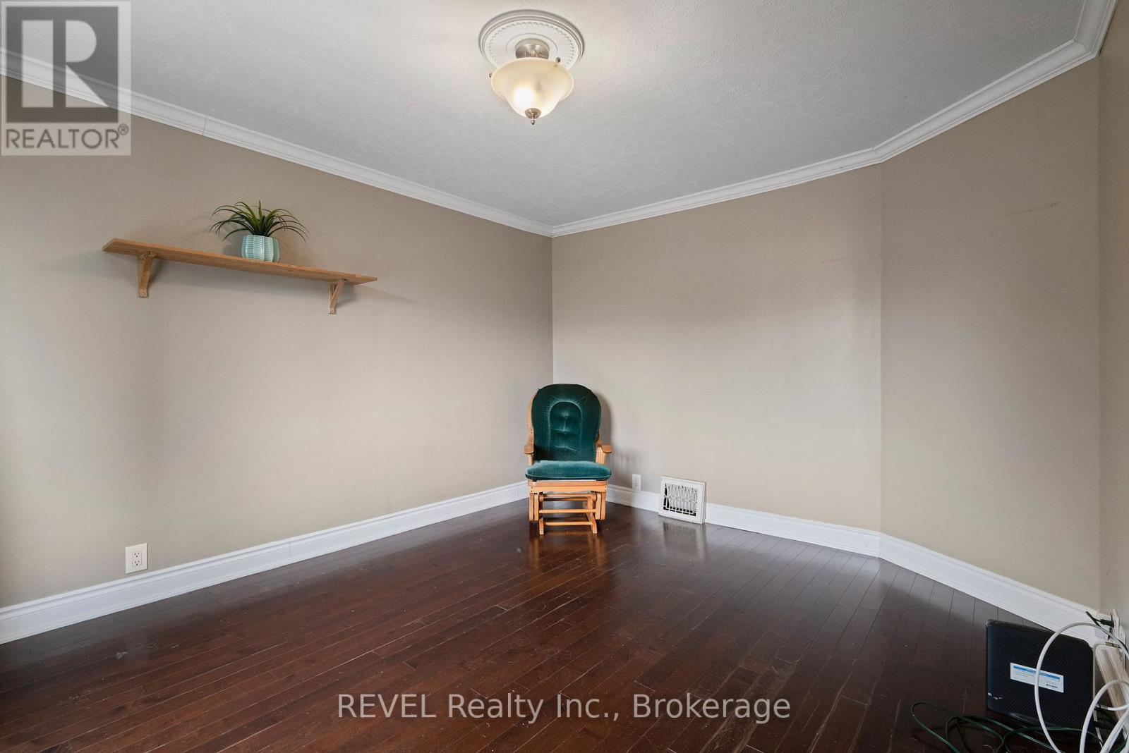 229 Morton Street, Thorold (Allanburg/thorold South), Ontario  L2V 1C8 - Photo 12 - X12346250