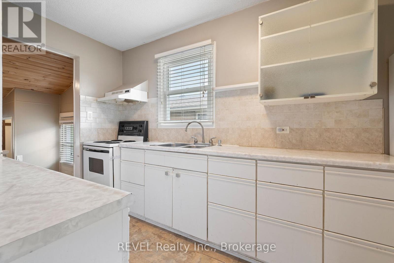 229 Morton Street, Thorold (Allanburg/thorold South), Ontario  L2V 1C8 - Photo 15 - X12346250