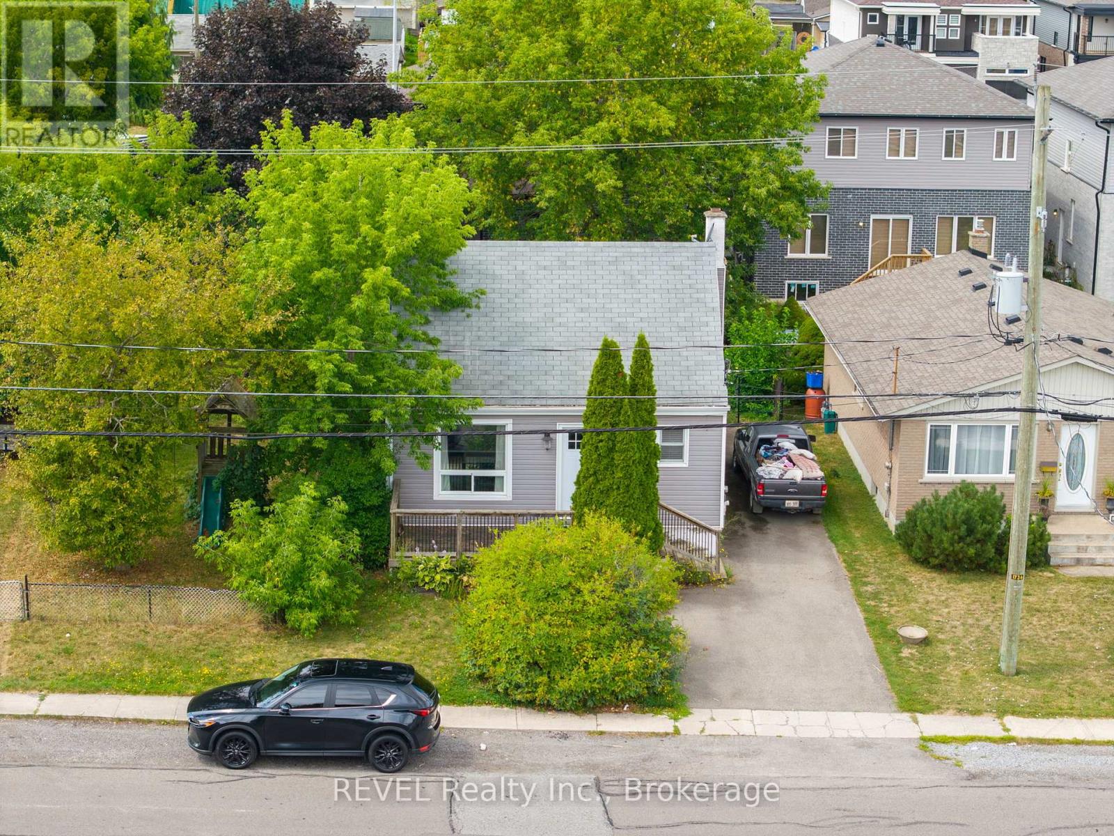 229 Morton Street, Thorold (Allanburg/thorold South), Ontario  L2V 1C8 - Photo 2 - X12346250