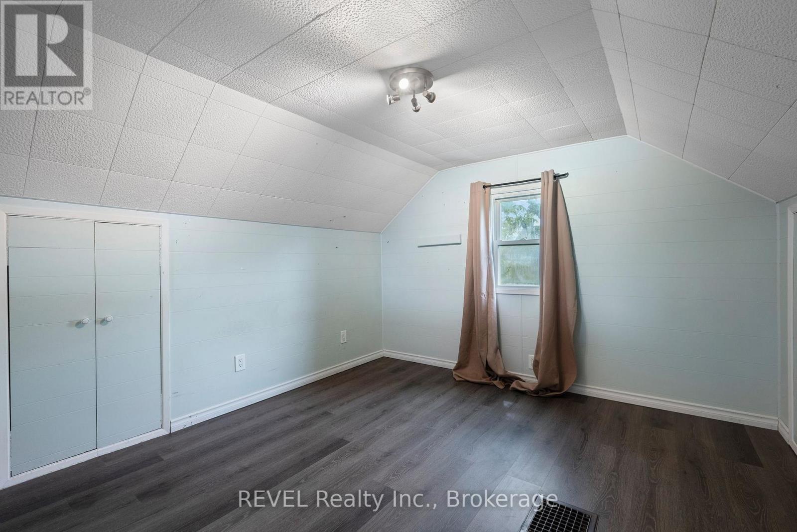 229 Morton Street, Thorold (Allanburg/thorold South), Ontario  L2V 1C8 - Photo 37 - X12346250