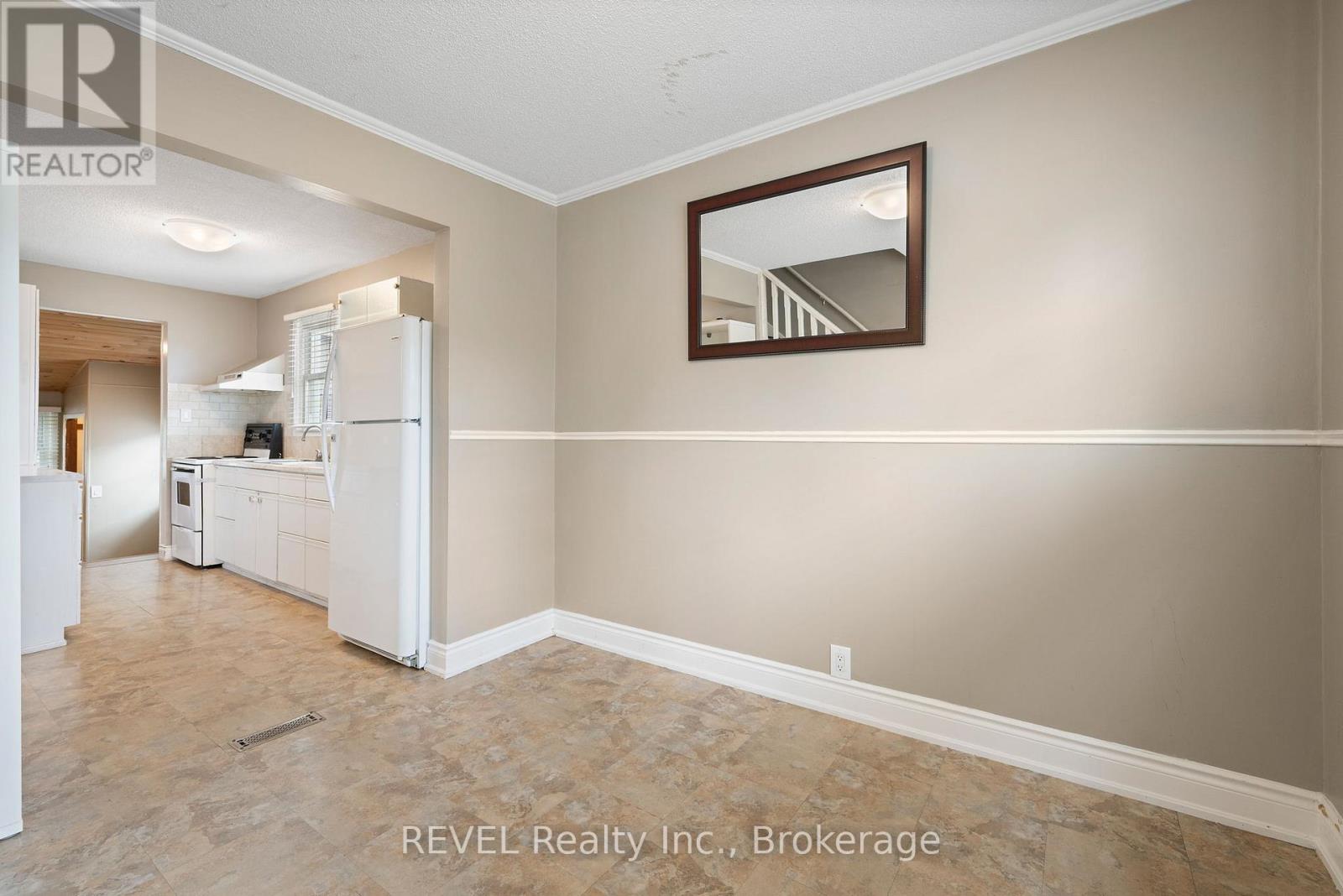 229 Morton Street, Thorold (Allanburg/thorold South), Ontario  L2V 1C8 - Photo 9 - X12346250