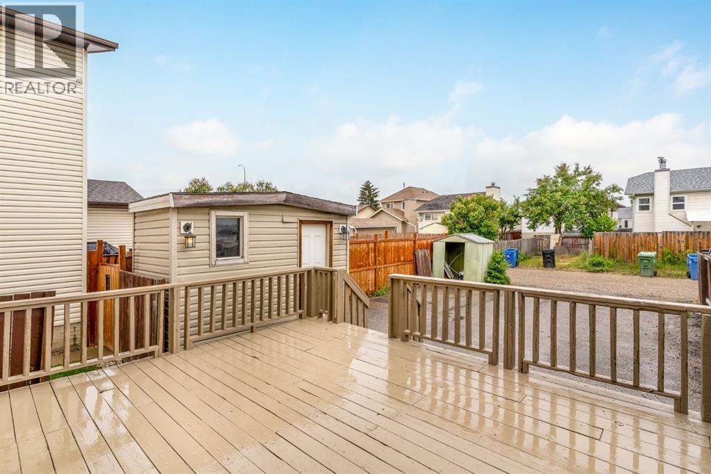 Property at 100 Whitworth Way NE image 4