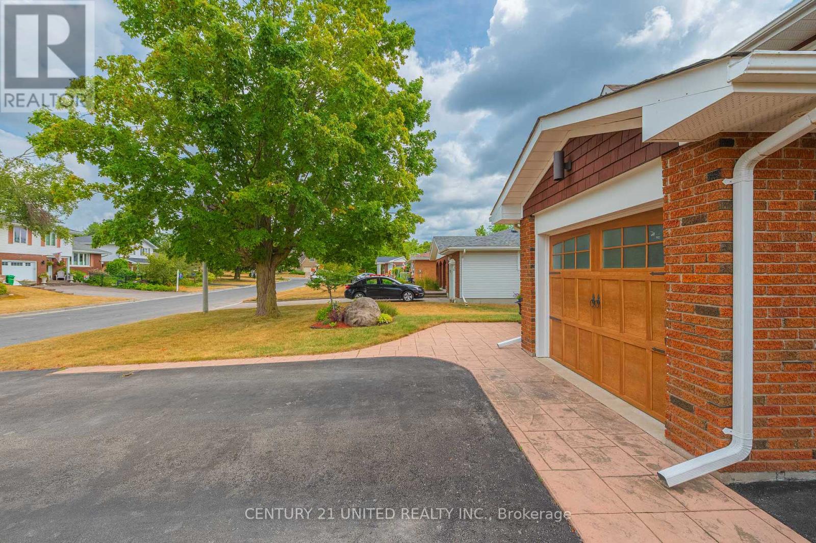 7 Bayleaf Court, Peterborough West, Ontario  K9K 1A2 - Photo 3 - X12346231