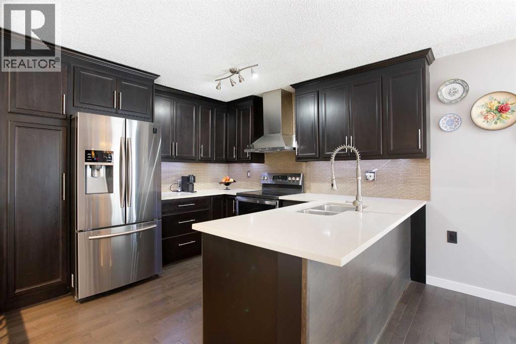 Property at 56 Strathclair Place SW image 3
