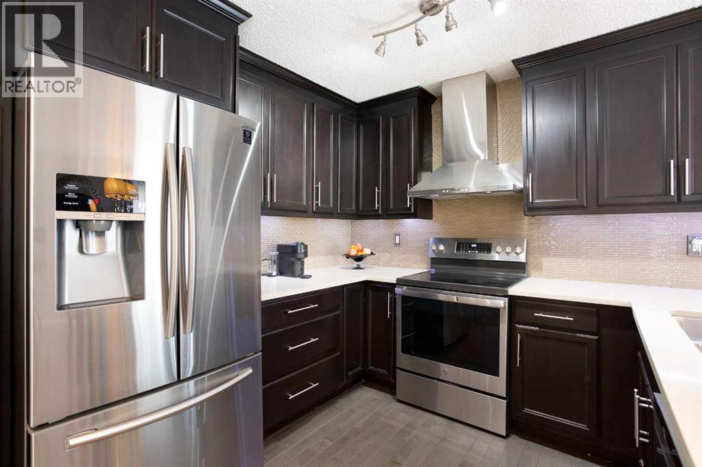 Property at 56 Strathclair Place SW image 4