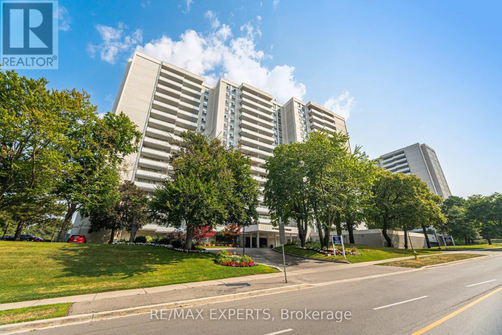 306 - 10 Parkway Forest Drive, Toronto, Ontario  M2J 1L3 - Photo 3 - C12346271