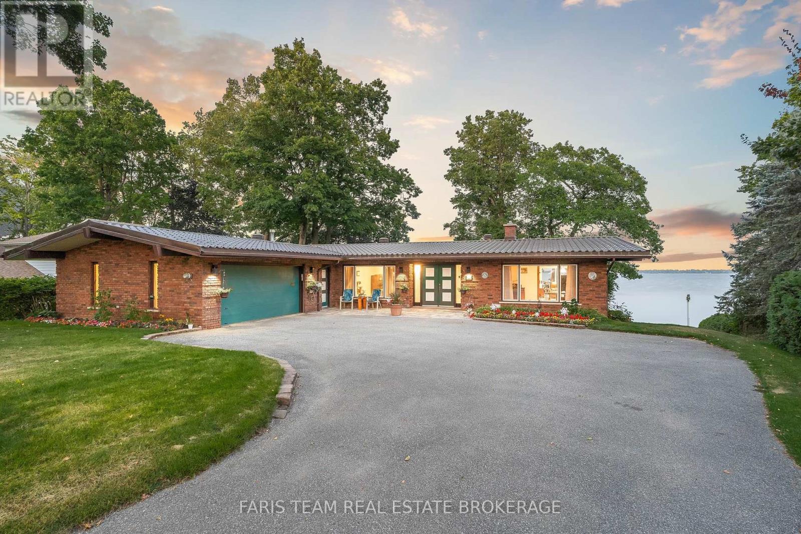 1 SOUTHWOOD CIRCLE, Orillia, Ontario
