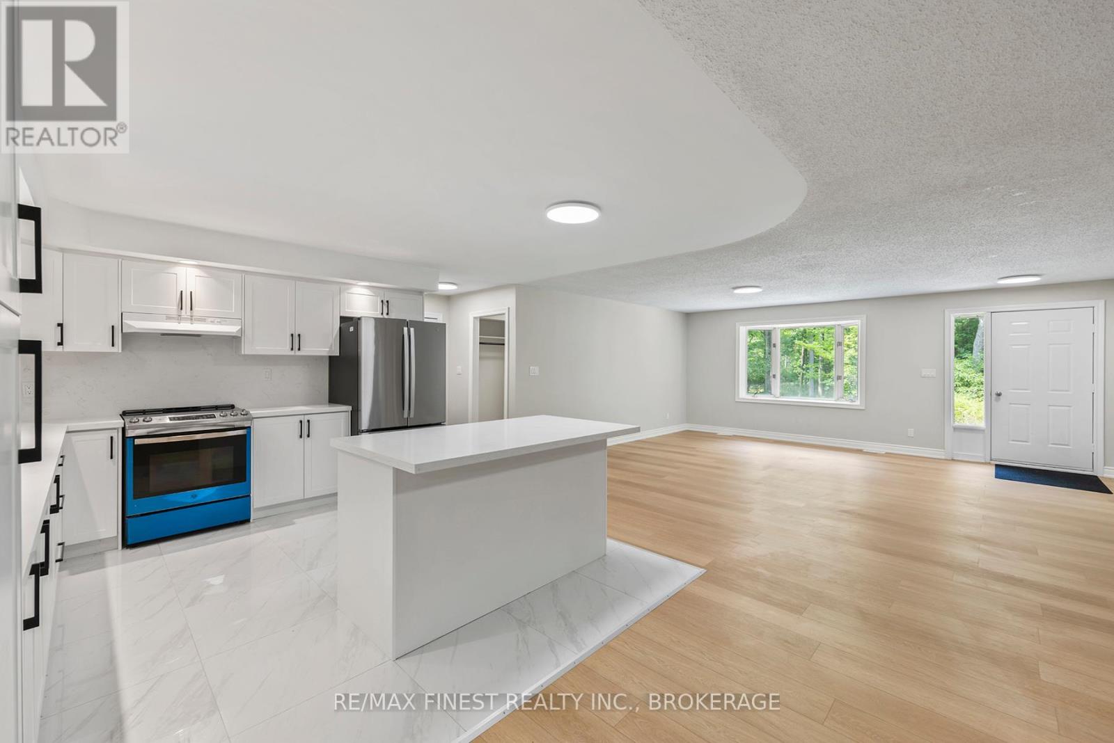 918 Fry Road, Prince Edward County, Ontario  K0K 2T0 - Photo 10 - X12346398