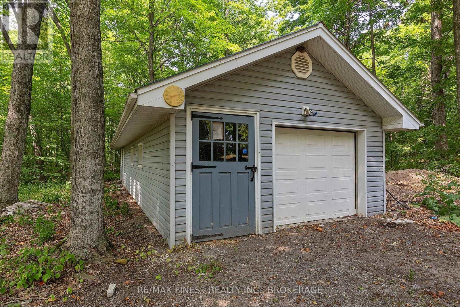 918 Fry Road, Prince Edward County, Ontario  K0K 2T0 - Photo 46 - X12346398