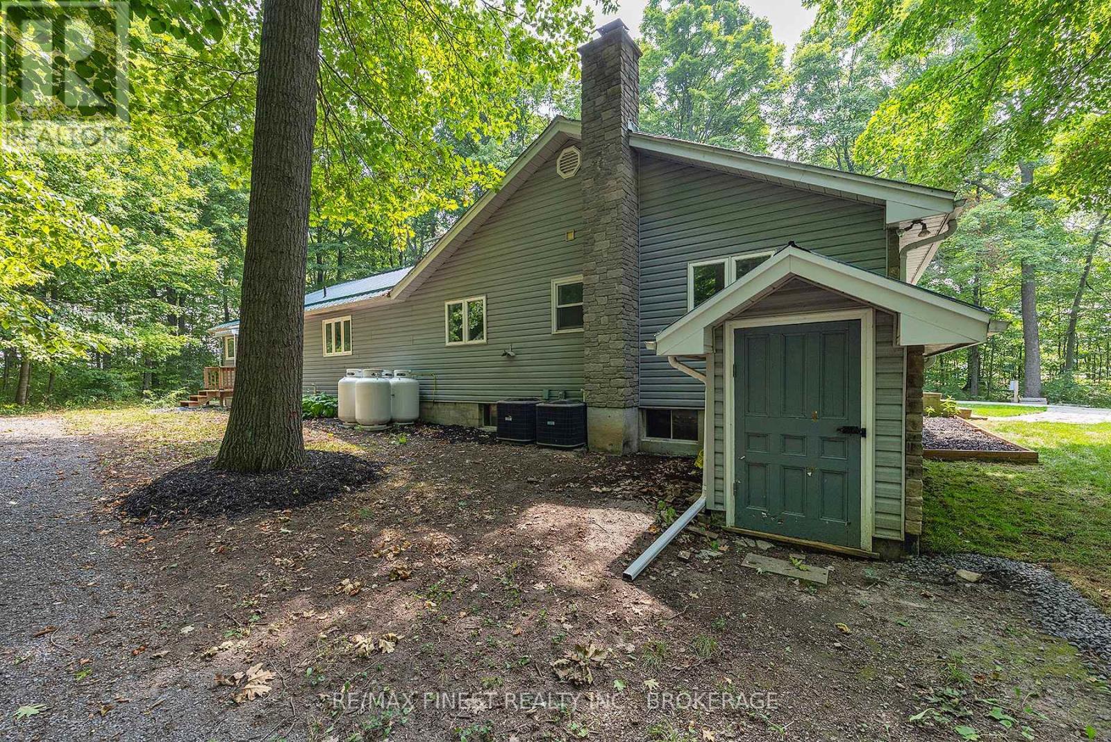 918 Fry Road, Prince Edward County, Ontario  K0K 2T0 - Photo 47 - X12346398