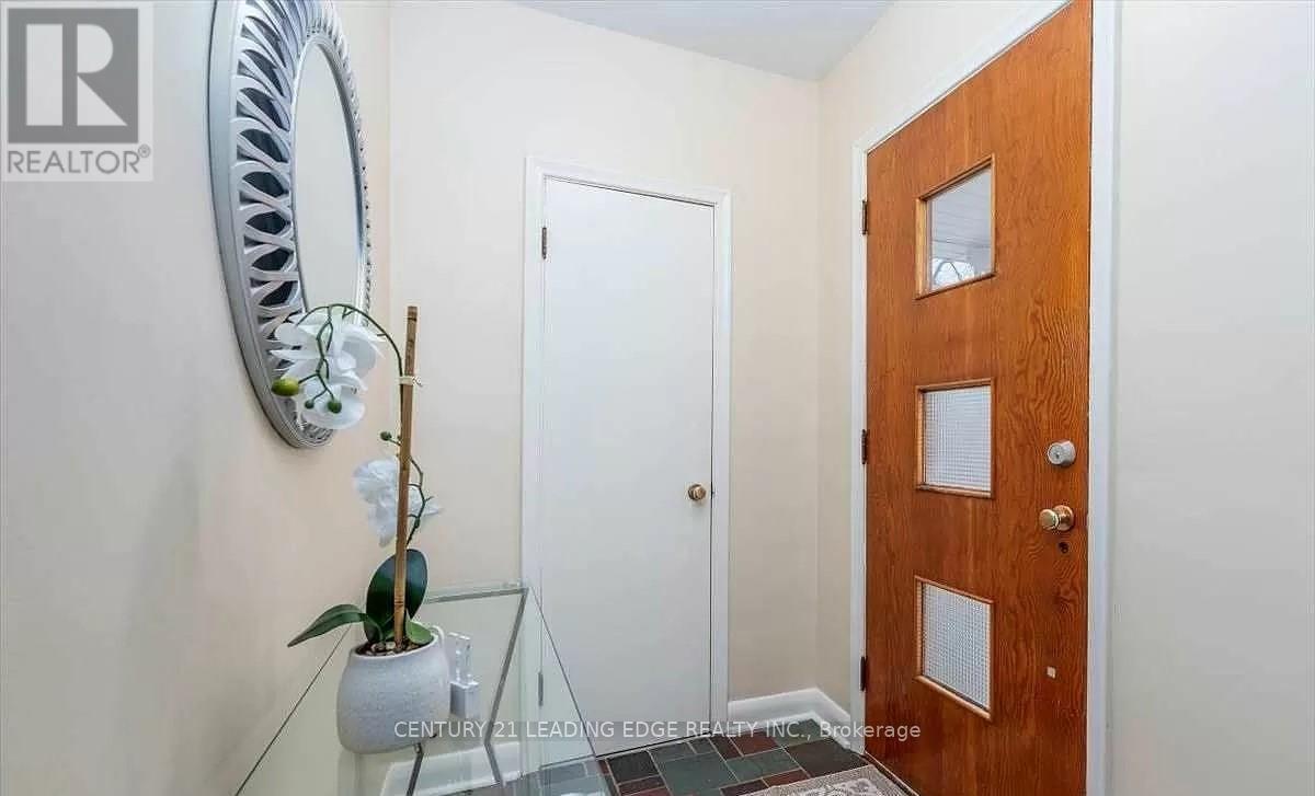 20407 Leslie Street, East Gwillimbury, Ontario  L0G 1R0 - Photo 2 - N12346152