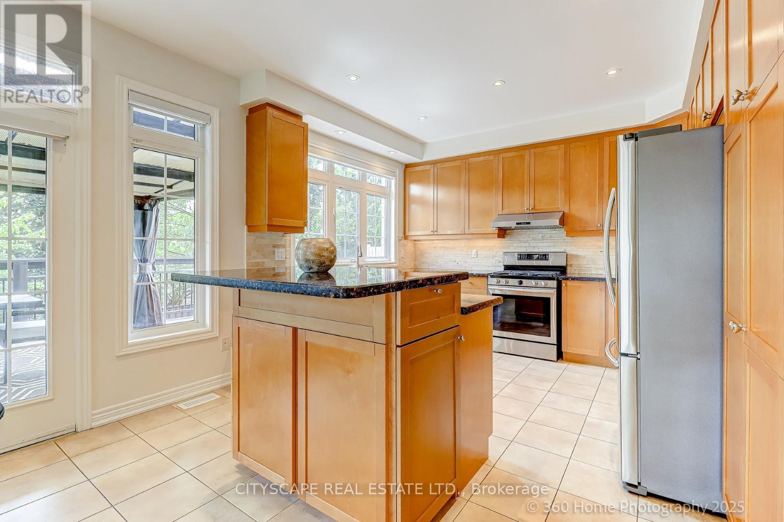 4 Hellyer Avenue, Brampton, Ontario  L6Y 0M3 - Photo 12 - W12346251