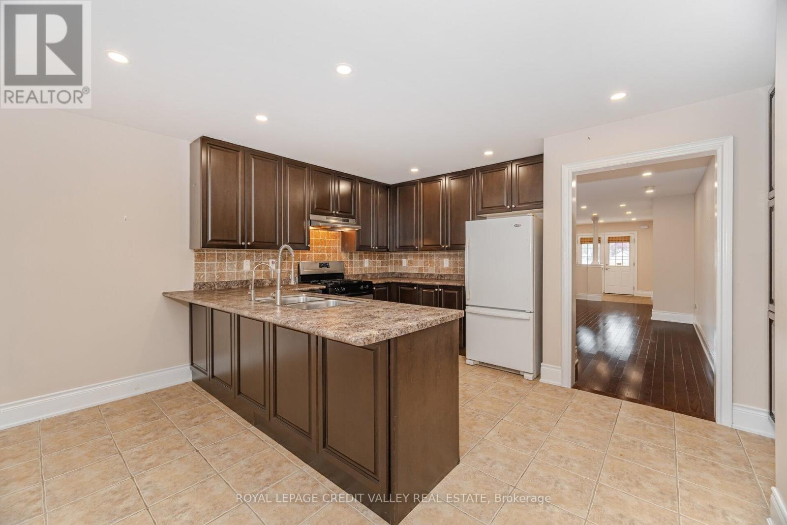 54 Station Road, Caledon, Ontario  L7E 1V1 - Photo 14 - W12346266