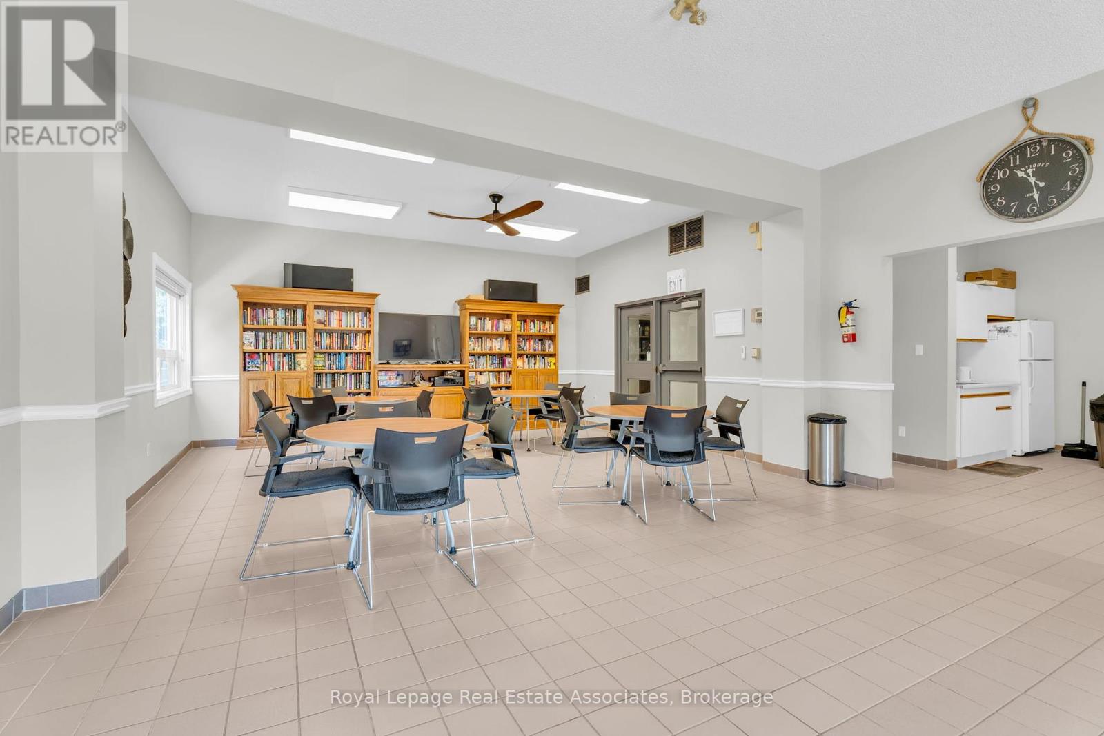 110 - 26 Hall Road, Halton Hills (Georgetown), Ontario  L7G 5G5 - Photo 23 - W12346304
