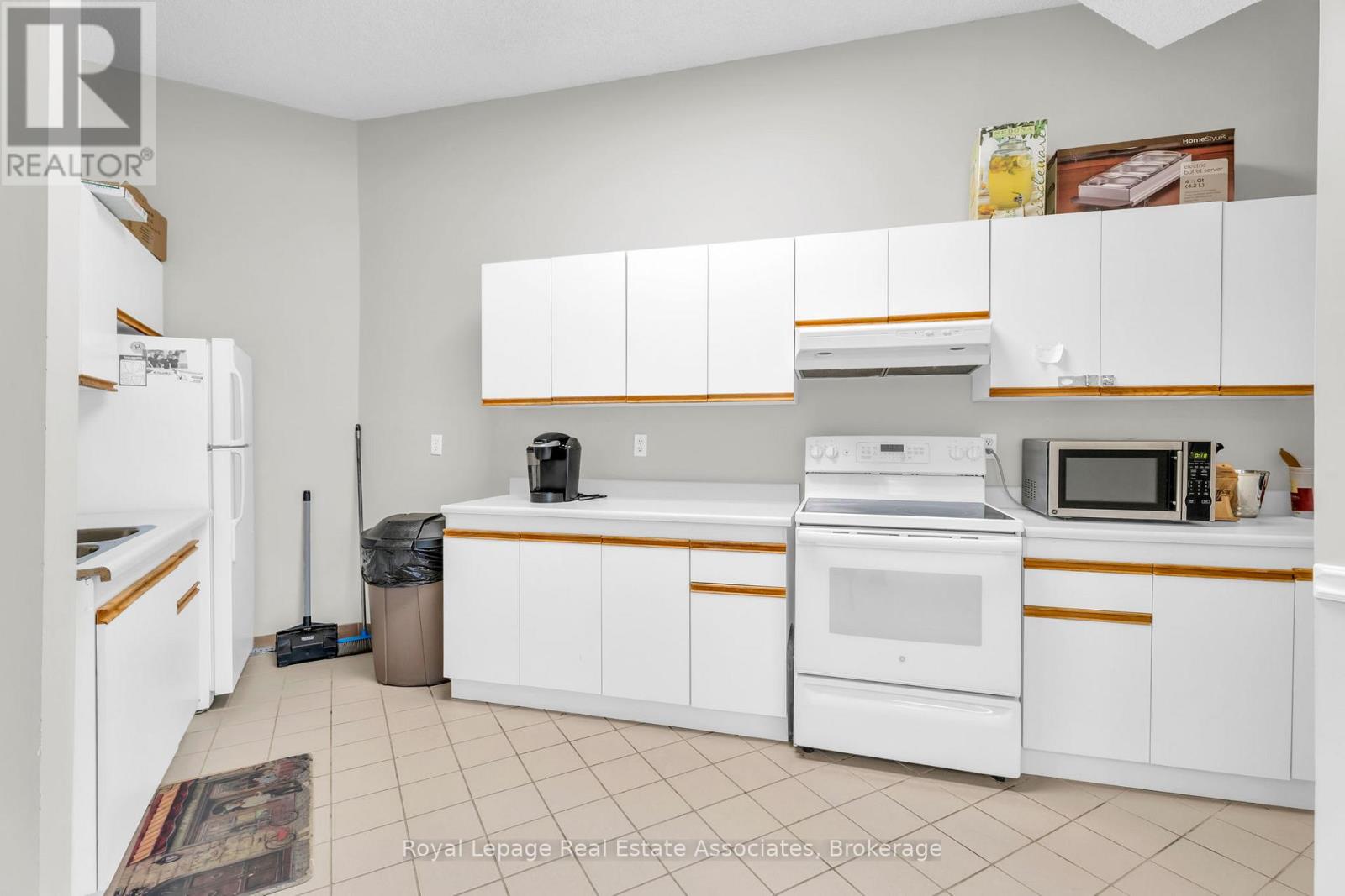 110 - 26 Hall Road, Halton Hills (Georgetown), Ontario  L7G 5G5 - Photo 25 - W12346304