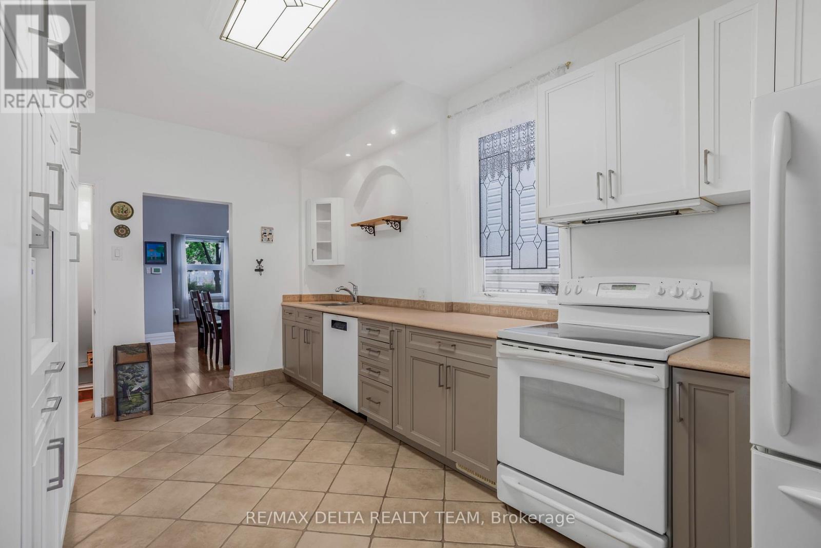 245 York Street, Ottawa, Ontario  K1N 5T9 - Photo 12 - X12346336