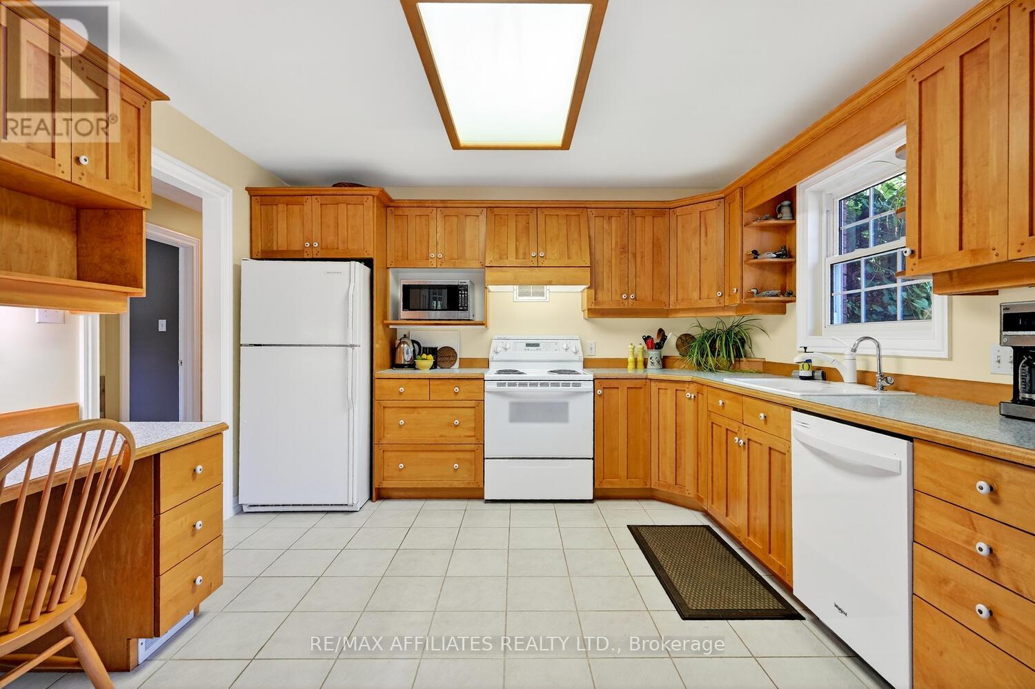 156 Bay Road, Rideau Lakes, Ontario  K0G 1L0 - Photo 10 - X12346395