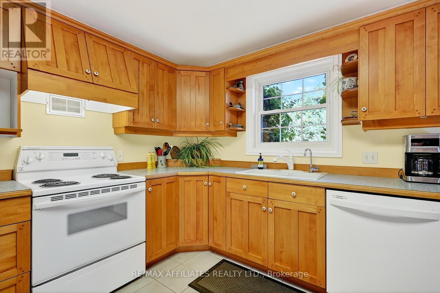 156 Bay Road, Rideau Lakes, Ontario  K0G 1L0 - Photo 13 - X12346395