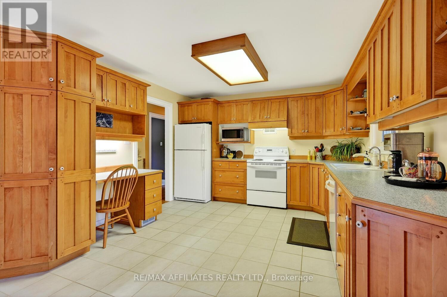 156 Bay Road, Rideau Lakes, Ontario  K0G 1L0 - Photo 9 - X12346395