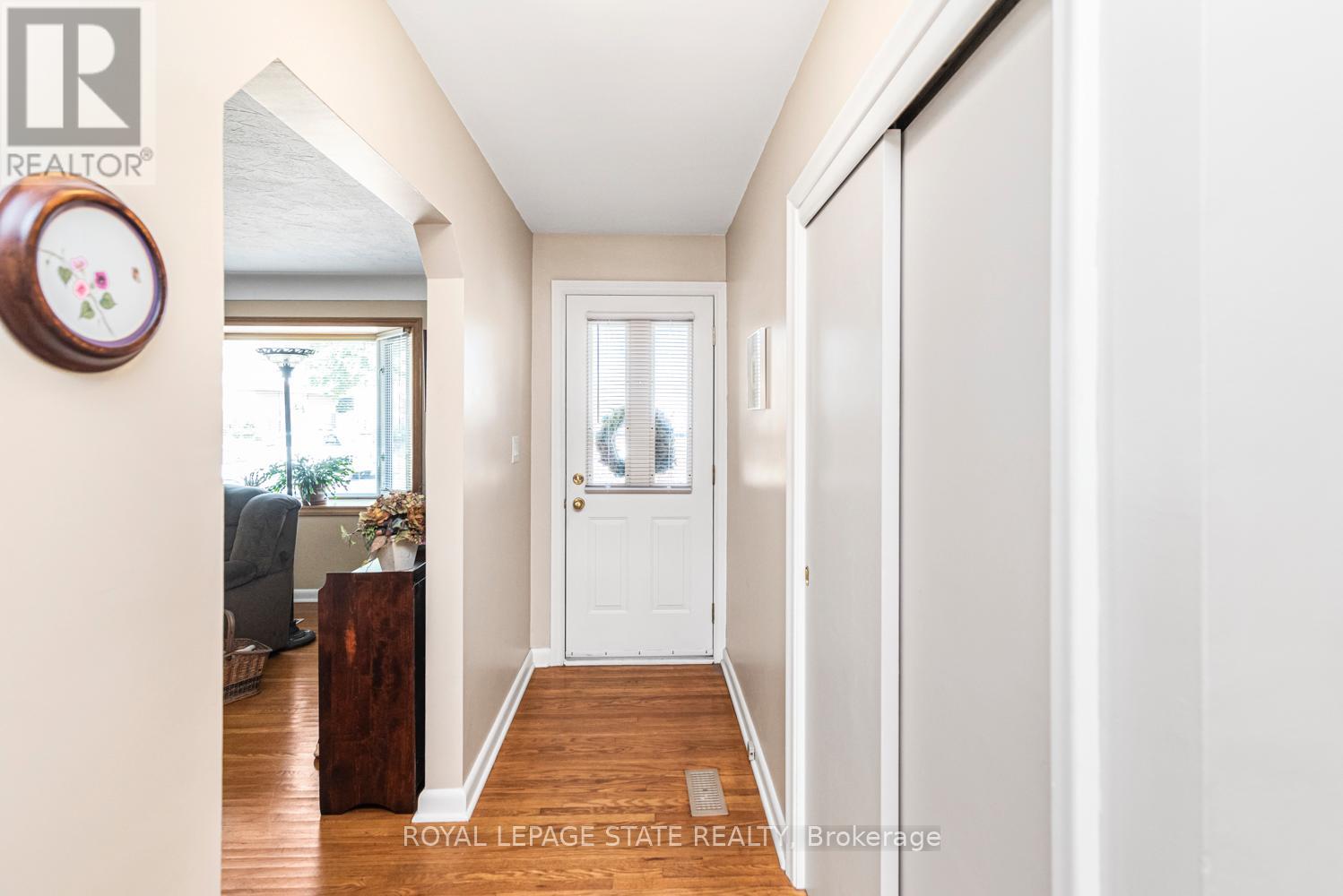 321 East 15th Street, Hamilton (Hill Park), Ontario  L9A 4G6 - Photo 5 - X12346206