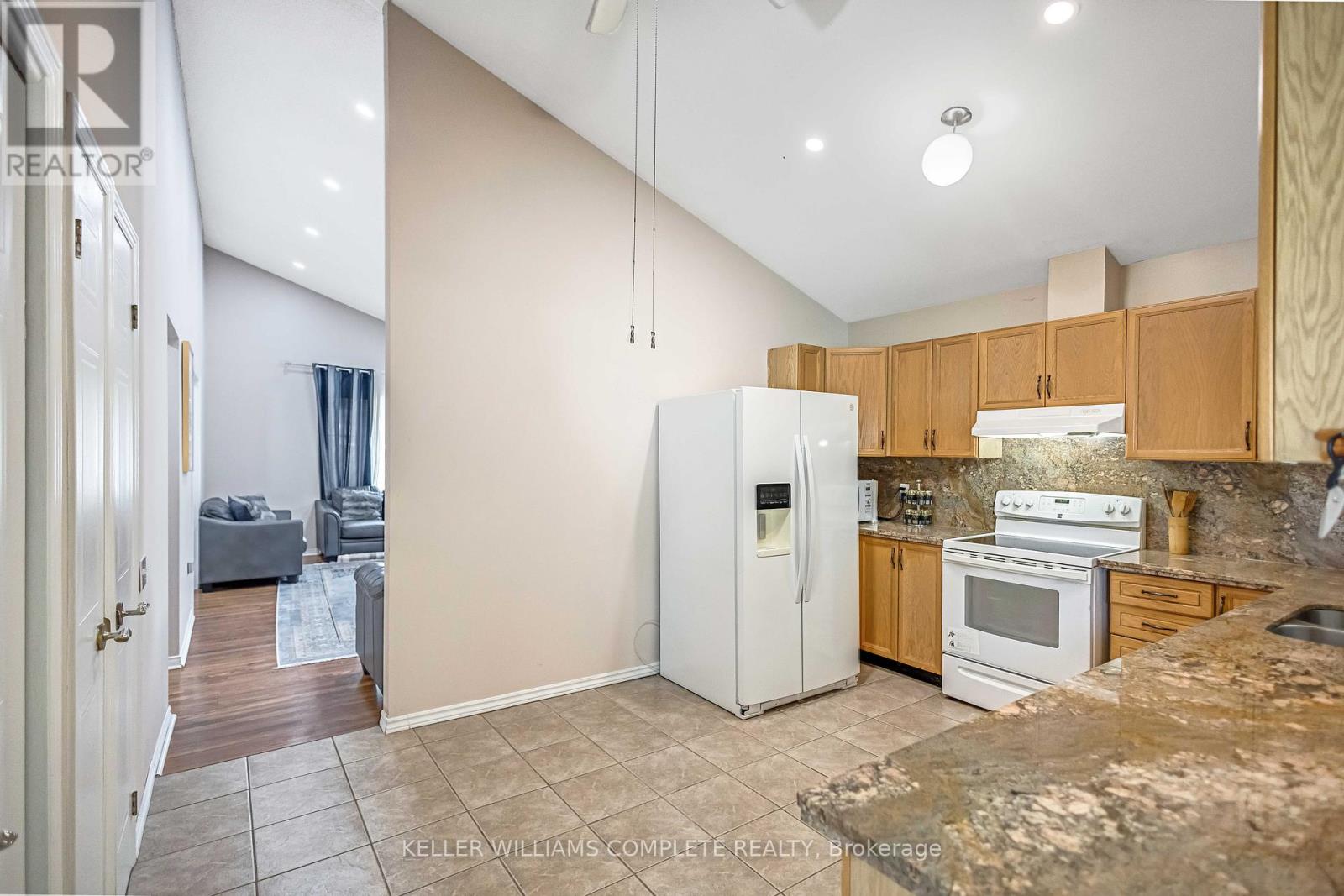 375 Silverbirch Boulevard, Hamilton, Ontario  L0R 1W0 - Photo 10 - X12346211