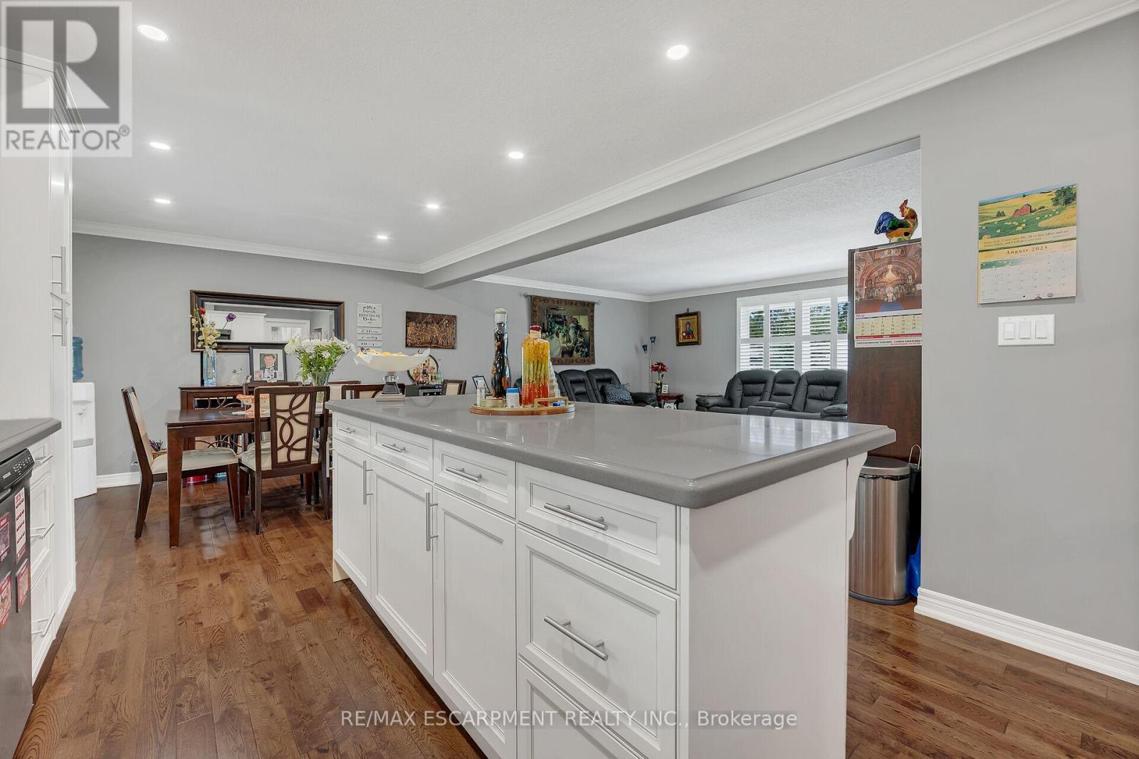 982 Highland Road E, Hamilton (Stoney Creek), Ontario  L8J 3G9 - Photo 13 - X12346302