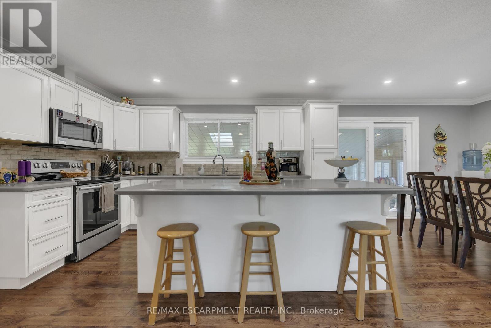 982 Highland Road E, Hamilton (Stoney Creek), Ontario  L8J 3G9 - Photo 14 - X12346302