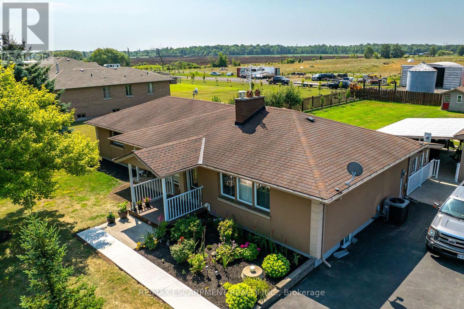 982 Highland Road E, Hamilton (Stoney Creek), Ontario  L8J 3G9 - Photo 3 - X12346302