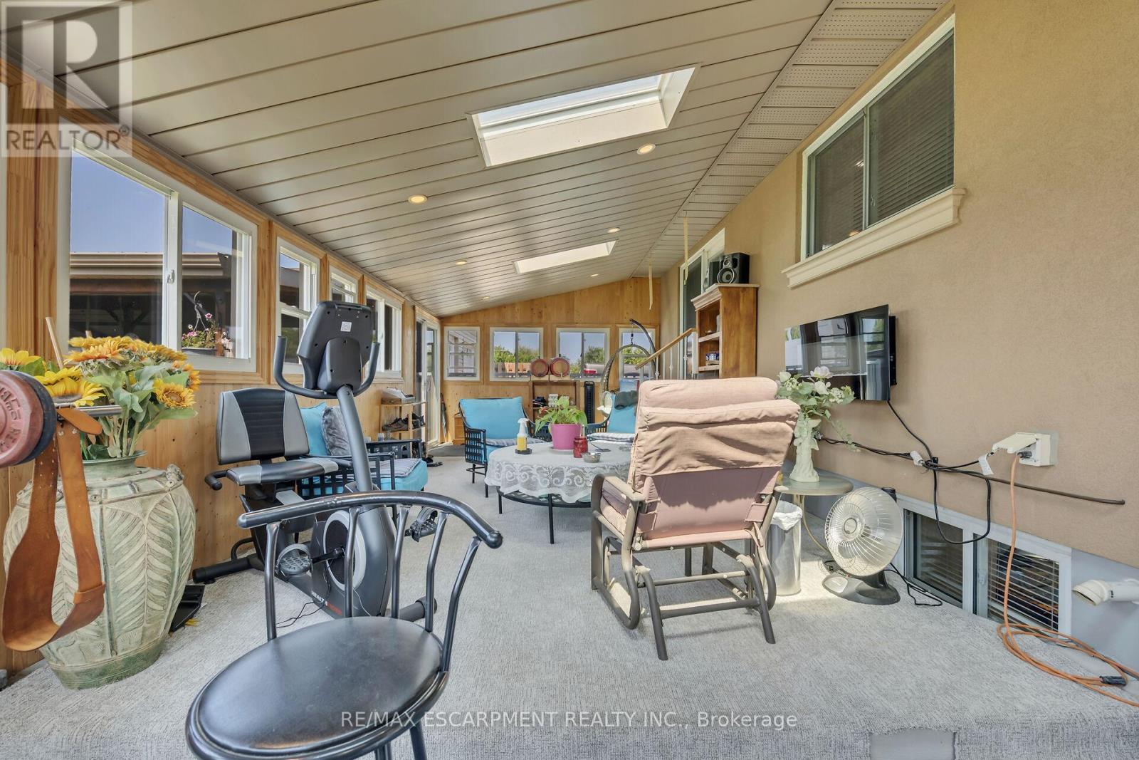 982 Highland Road E, Hamilton (Stoney Creek), Ontario  L8J 3G9 - Photo 37 - X12346302